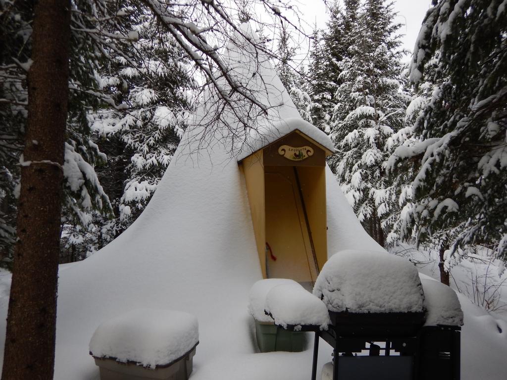 Villa Aux Tipis De La Riviere Sauvage Saint Romain Exterior foto